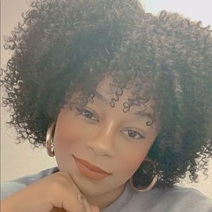 Meet your Posher, Elizabeth